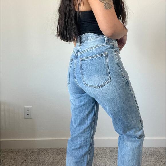 Princess Polly Asymmetrical button front straight leg jeans light wash - Picture 2 of 15